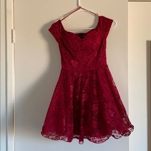 BNWT Windsor mini dress in red